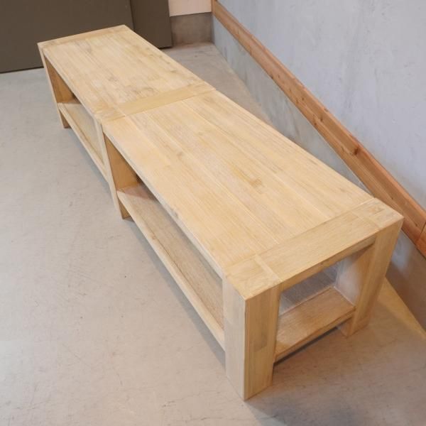 unico(ウニコ)より、木目を際立たせたホワイトウォッシュ塗装が魅力の