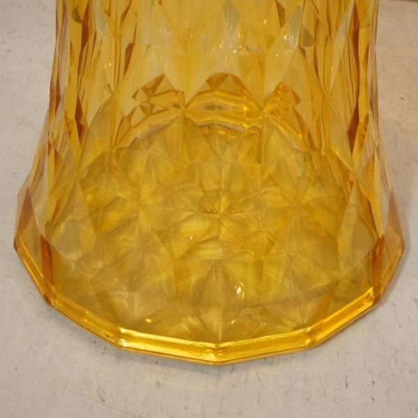 イタリアのデザイナーズ家具ブランドKARTELL(カルテル)のSTONE