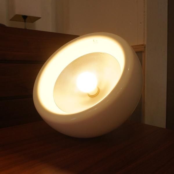 yamagiwa(ヤマギワ)より深澤直人氏デザインによるWAN(ワン)テーブル