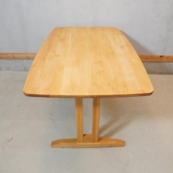 MOMO natural(モモナチュラル)の人気シリーズVIBOのダイニングテーブル