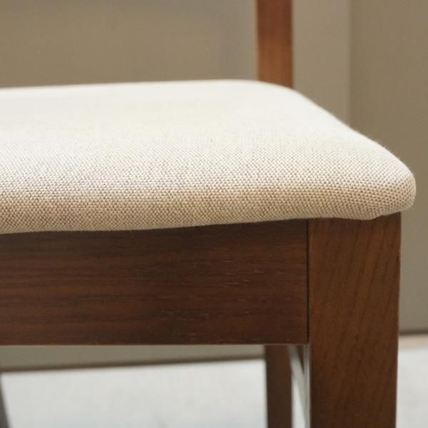 無印良品(MUJI)のタモ無垢材 ダイニングチェアー2脚セットです