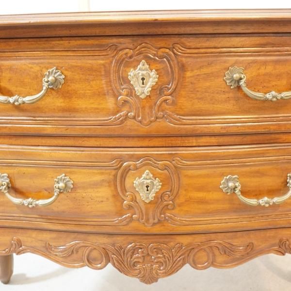 Drexel Heritage(ドレクセル ヘリテイジ)のAVALLON コンソールチェスト