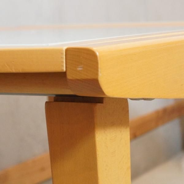 イタリアのCalligaris(カリガリス)社の伸長式ダイニングテーブルです