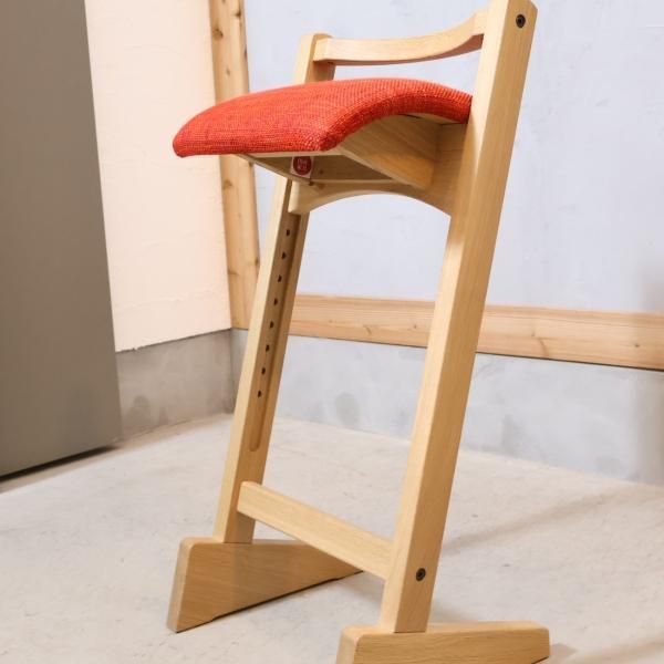 TAKUMI KOHGEI(匠工芸)のPARROT(パロット)チェア。高さ調整が可能