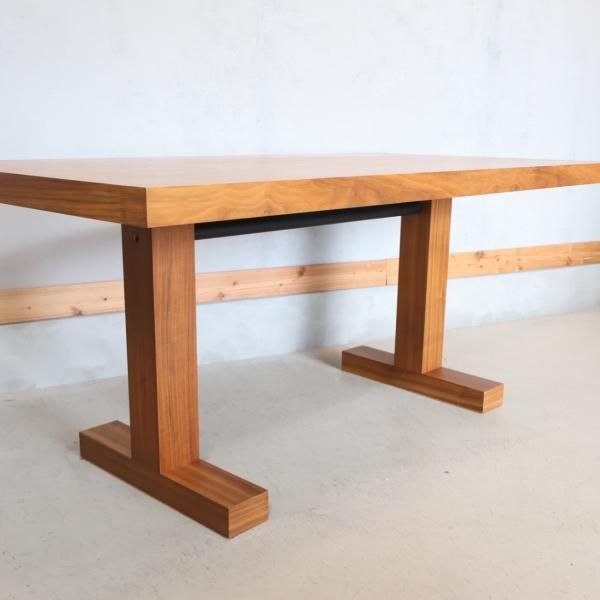 ACTUS(アクタス) OWN-F(オウン エフ) ダイニングテーブルです。低めの