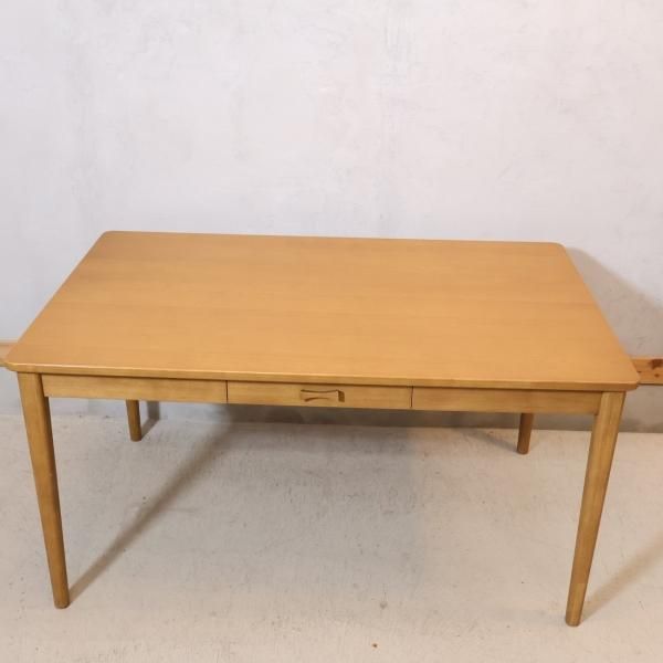 unico(ウニコ)のヴィンテージテイストに仕上げられたNAUHA ダイニング