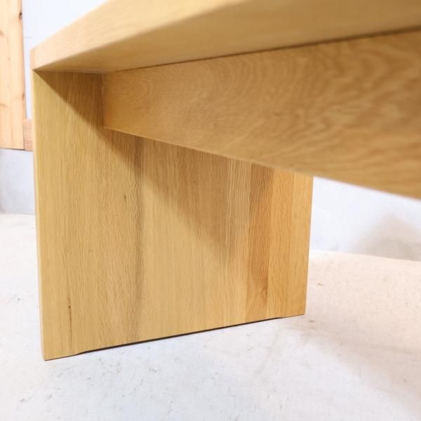 人気の無印良品(MUJI)のオーク材を使用したコの字ベンチです