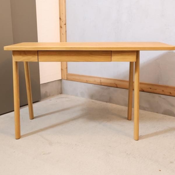 ACTUS(アクタス)のオーク材を使用したSARCLE デスクです。ナチュラルな