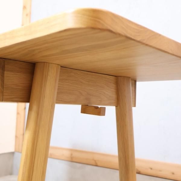 ACTUS(アクタス)のオーク材を使用したSARCLE デスクです。ナチュラルな