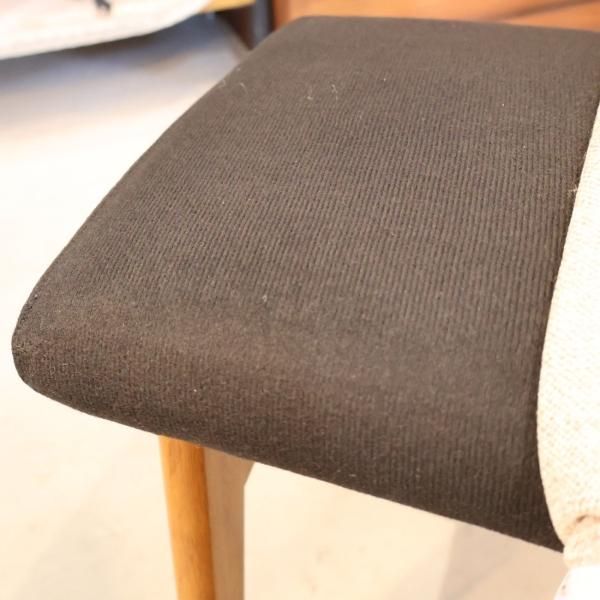 unico(ウニコ)のSIGNE(シグネ)シリーズのスツールです。アッシュ材の