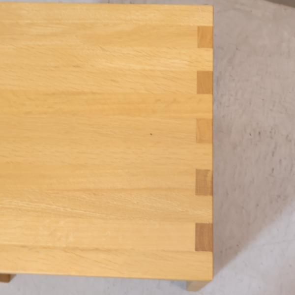 無印良品(MUJI)のオーク材を使用したコンパクトなスツール。ナチュラル