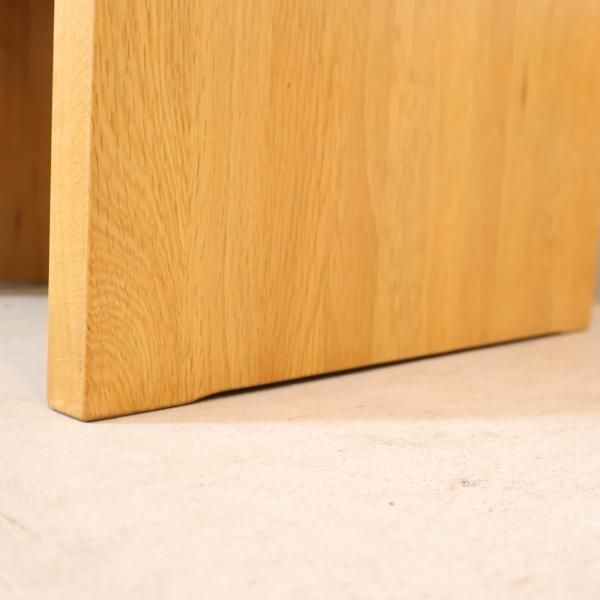 無印良品(MUJI)のオーク材を使用したコンパクトなスツール。ナチュラル