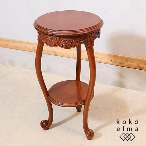 細かな彫刻が気品のある雰囲気のアンティーク調フラワースタンドです