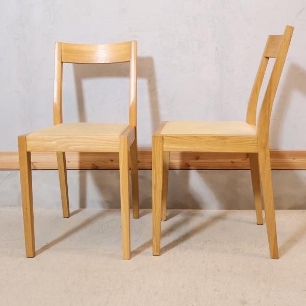 人気の無印良品(MUJI)のオーク無垢材を使用したダイニングチェアー2脚