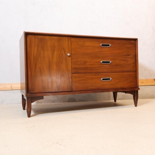 アメリカDREXEL HERITAGE(ドレクセルヘリテイジ)社のウォールナット材