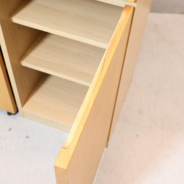 人気の無印良品(MUJI)のタモ材 カップボードです！！シンプルで低めの