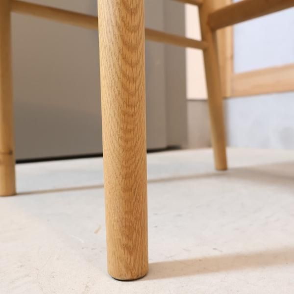 人気の無印良品(MUJI)のオーク材を使用したラウンドチェアーです。北欧