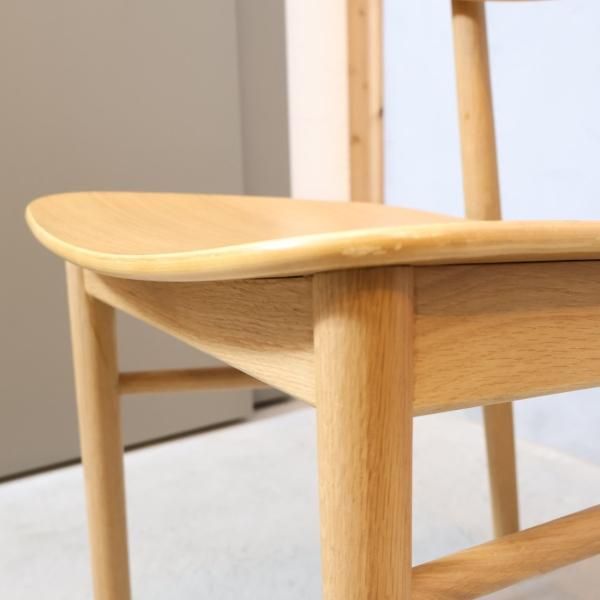 人気の無印良品(MUJI)のオーク材を使用したラウンドチェアーです。北欧