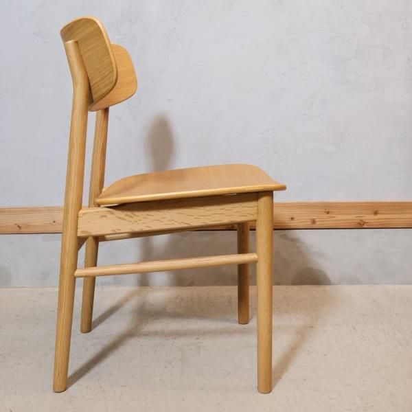 人気の無印良品(MUJI)のオーク材を使用したラウンドチェアーです。北欧
