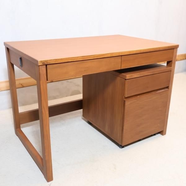 ACTUS(アクタス)で取り扱われていたウォールナット材のデスクセット