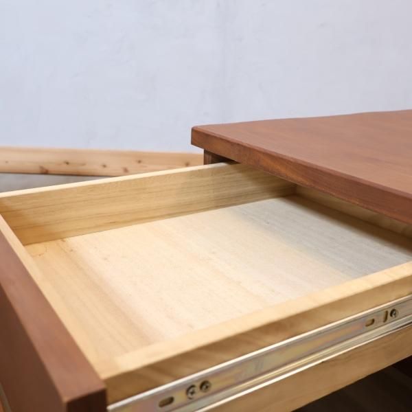 ACTUS(アクタス)で取り扱われていたウォールナット材のデスクセット