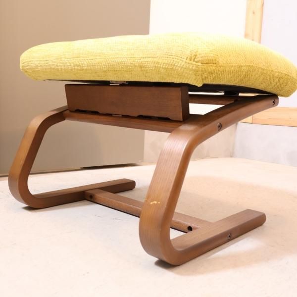 FUJI FURNITURE(冨士ファニチア)のAgio(アージオ)スツールです。曲木