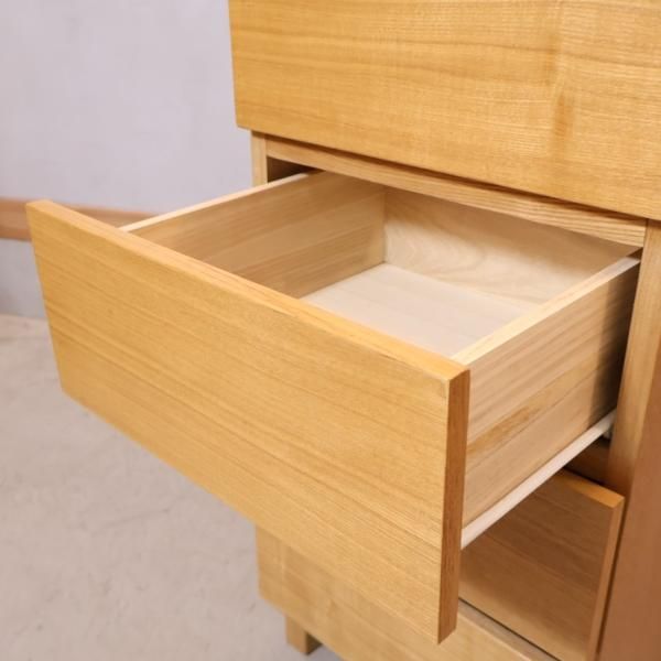 人気の無印良品(MUJI)のタモ材を使用した木製チェスト・4段です