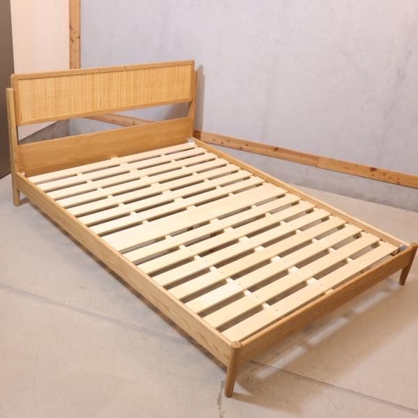 人気のunico(ウニコ)のSOLKシリーズ ダブルベッドフレームです