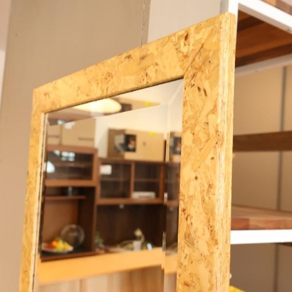 イタリア Demain(ドマン)の高級感漂うウォールミラーです