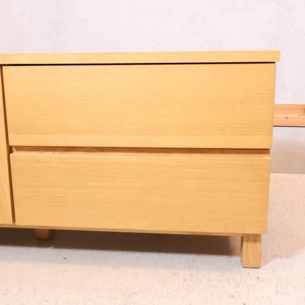 人気の無印良品(MUJI)のオーク材を使用したTVボードです。ナチュラルな
