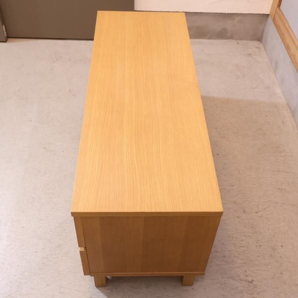 人気の無印良品(MUJI)のオーク材を使用したTVボードです。ナチュラルな
