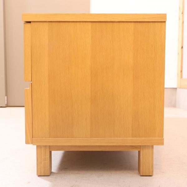 人気の無印良品(MUJI)のオーク材を使用したTVボードです。ナチュラルな