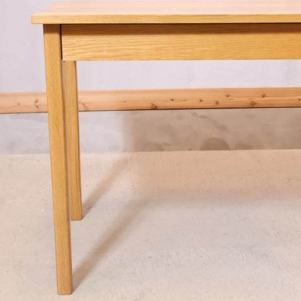 人気のMUJI(無印良品)のオーク無垢材パーソナルデスク。シンプルで