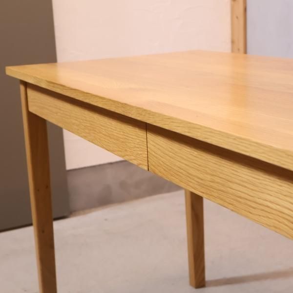 人気のMUJI(無印良品)のオーク無垢材パーソナルデスク。シンプルで