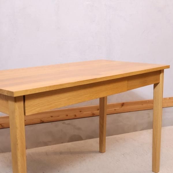 人気のMUJI(無印良品)のオーク無垢材パーソナルデスク。シンプルで
