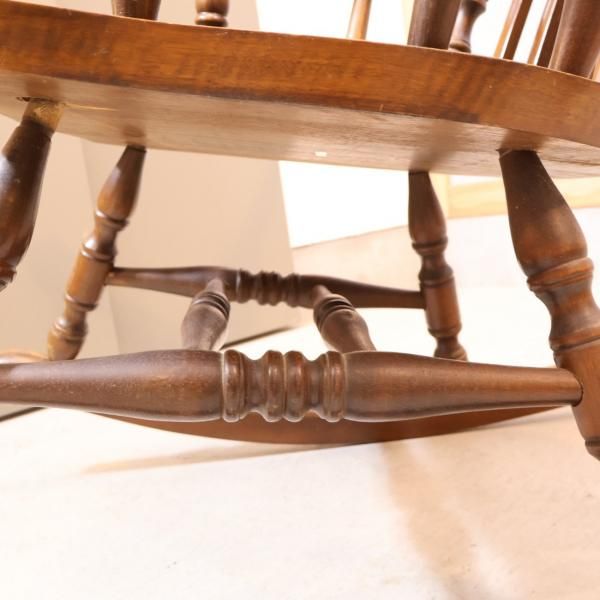 Shin Lee（シンリー）のウィンザータイプのロッキングチェアです