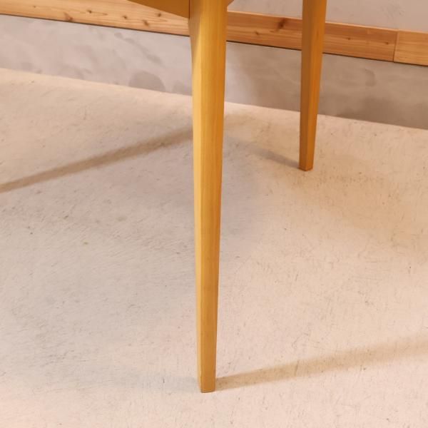 IDEE(イデー)の長大作デザインのダイニングテーブル ナチュラルです