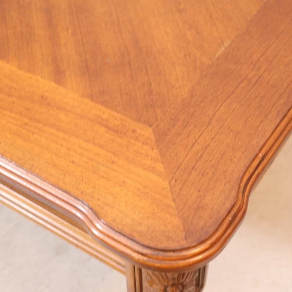 アメリカの老舗家具メーカーLANE(レーン)社のコーヒーテーブルです。天