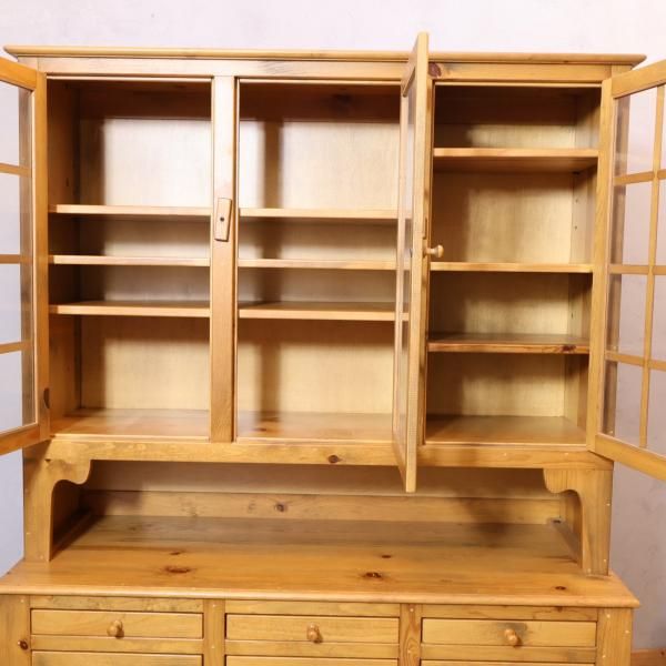 enfant(アンファン)のパイン無垢材 カップボードです。アンティーク