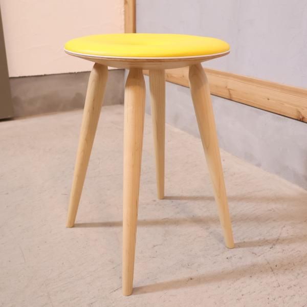 天童木工(TENDO)のリングスツール。天童木工の創業者の一人、加藤徳吉