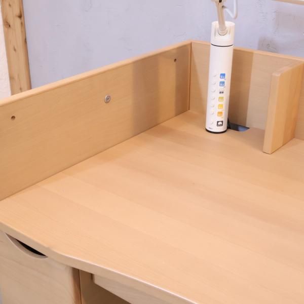 karimoku(カリモク)とBenesse(ベネッセ)のコラボ商品 学び成長デスク