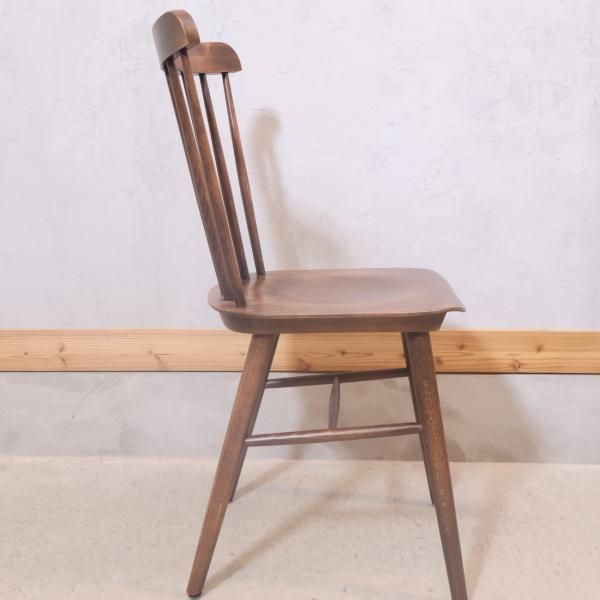 TON(トン)のIronica(アイロニカ)ダイニングチェアです。レストランや