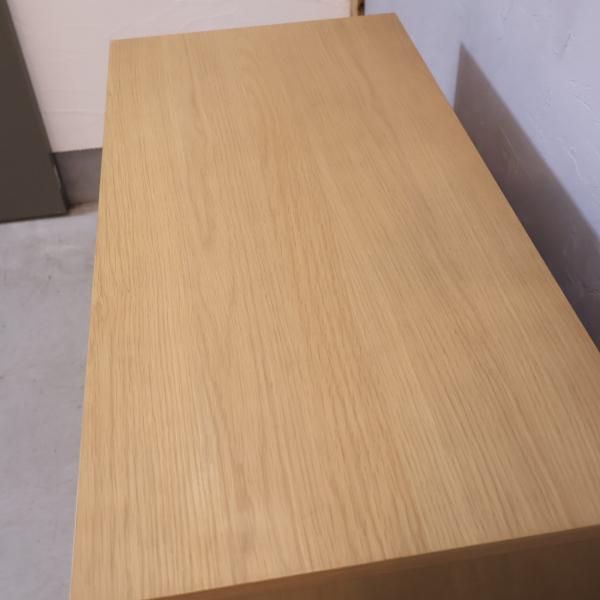 人気の無印良品(MUJI)のオーク材 キャビネット・ガラス扉です