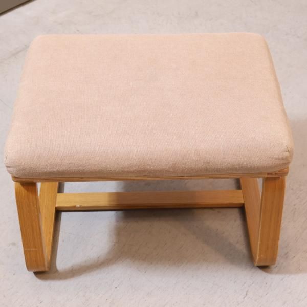 無印良品(MUJI)の人気のリビングでもダイニングでもつかえるベンチです