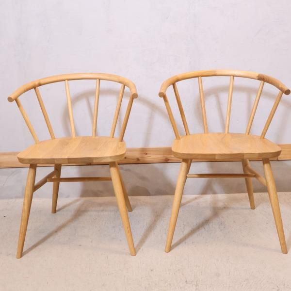 人気の無印良品(MUJI)のオーク無垢材を使用したダイニングチェアー・丸