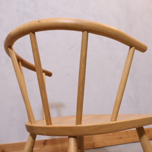 人気の無印良品(MUJI)のオーク無垢材を使用したダイニングチェアー・丸