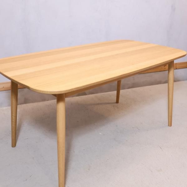 無印良品(MUJI)で人気のオーク無垢材 ダイニングテーブル・丸脚