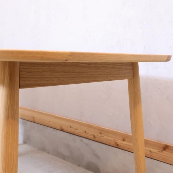 無印良品(MUJI)で人気のオーク無垢材 ダイニングテーブル・丸脚