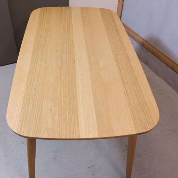 無印良品(MUJI)で人気のオーク無垢材 ダイニングテーブル・丸脚