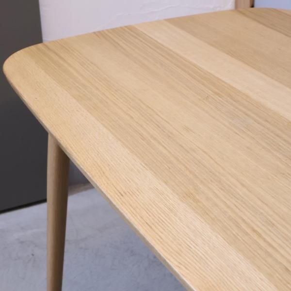 無印良品(MUJI)で人気のオーク無垢材 ダイニングテーブル・丸脚